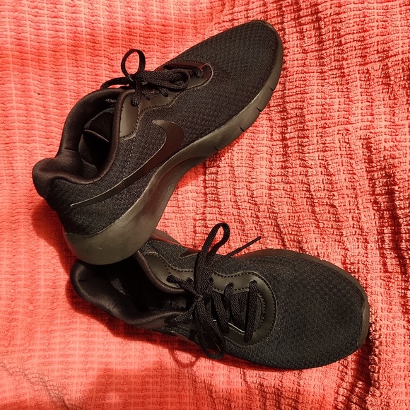 EUC Nike Tanjun Easy On Sneakers - Picture 1 of 6